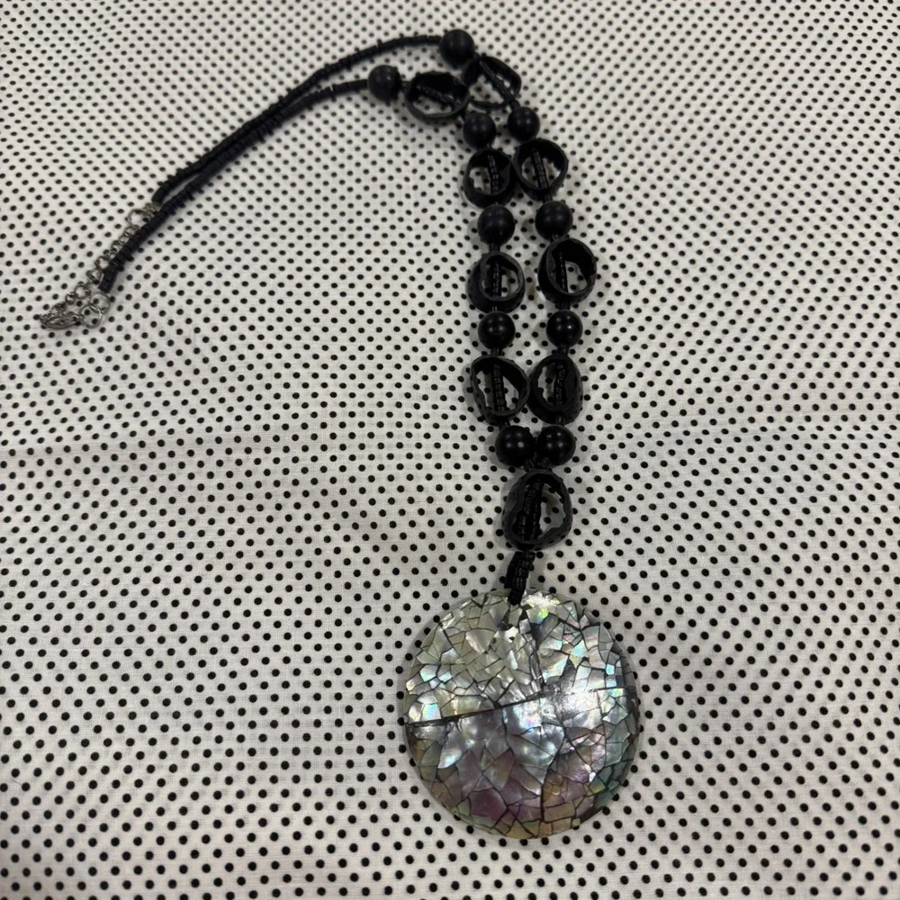 Vintage Lee Sands Mother of Pearl and Abalone Shell Pendant Beaded Necklaces 2pc